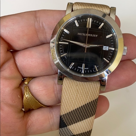 BURBERRY BEAUTIFUL WATCH!❤️❤️ - Picture 2 of 8